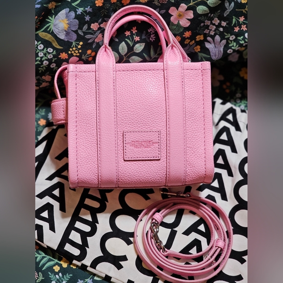 Marc Jacobs leather mini Tote Bag in Fluro Pink! 🩷 - Picture 10 of 10